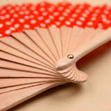 Ventaglio a pois rosso in legno eco-green